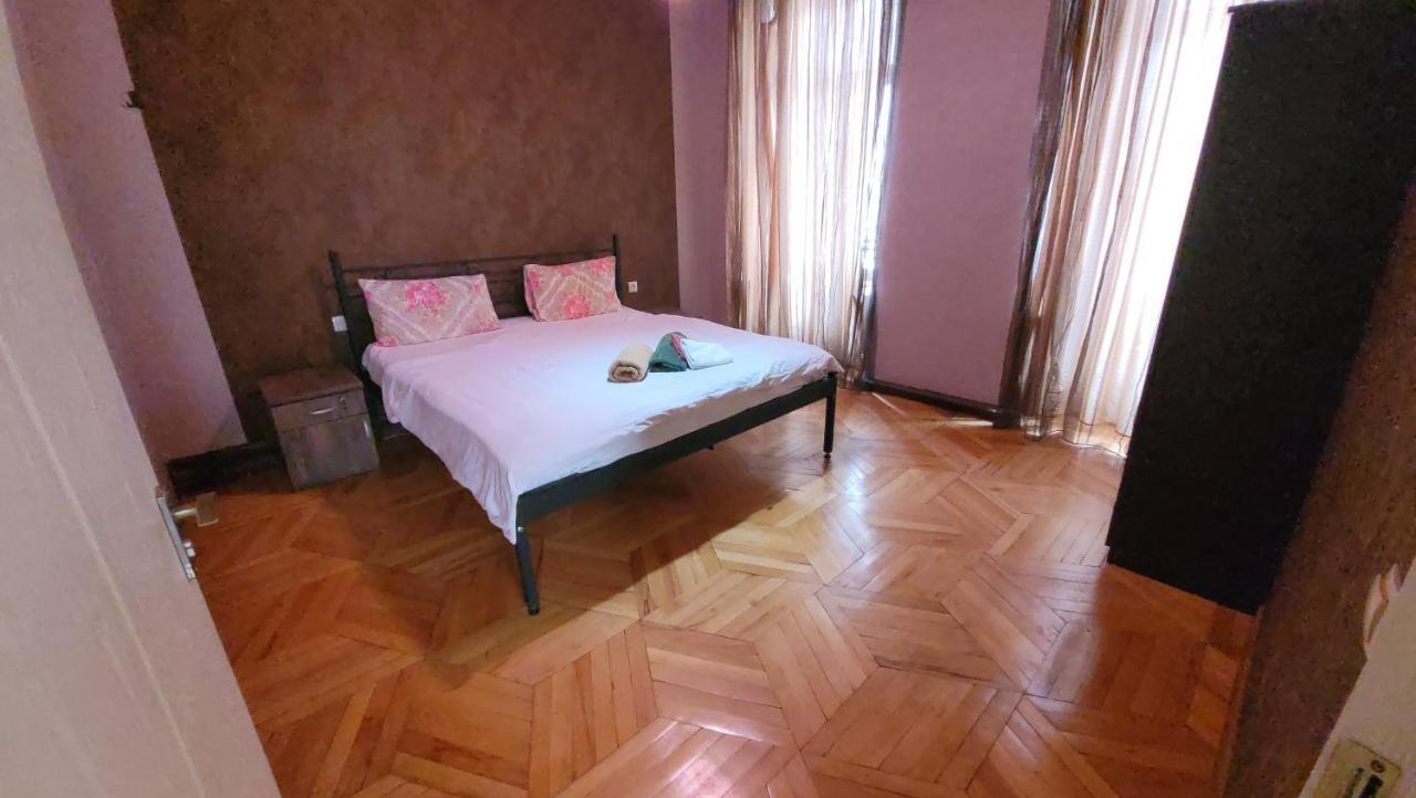 Kiev Hotel Tbilisi Buitenkant foto